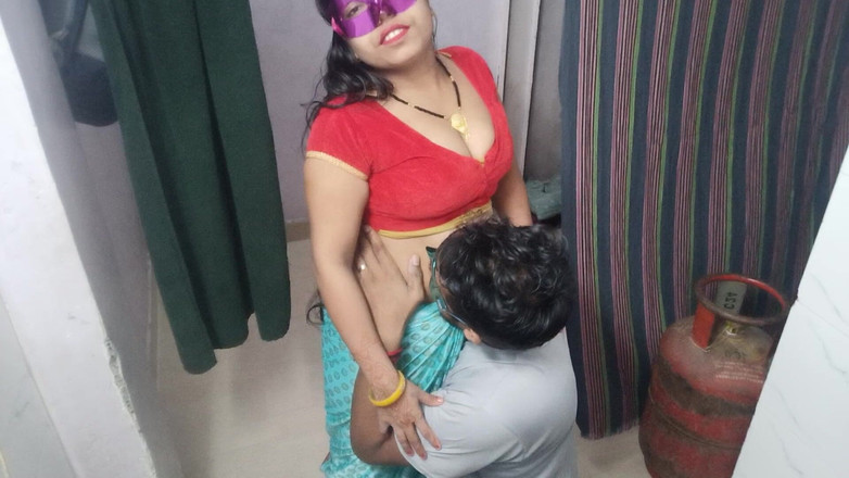Hindi-Sex: Big Boobs Hot Indian MILF Bhabhi with Perfect Juicy Ass...