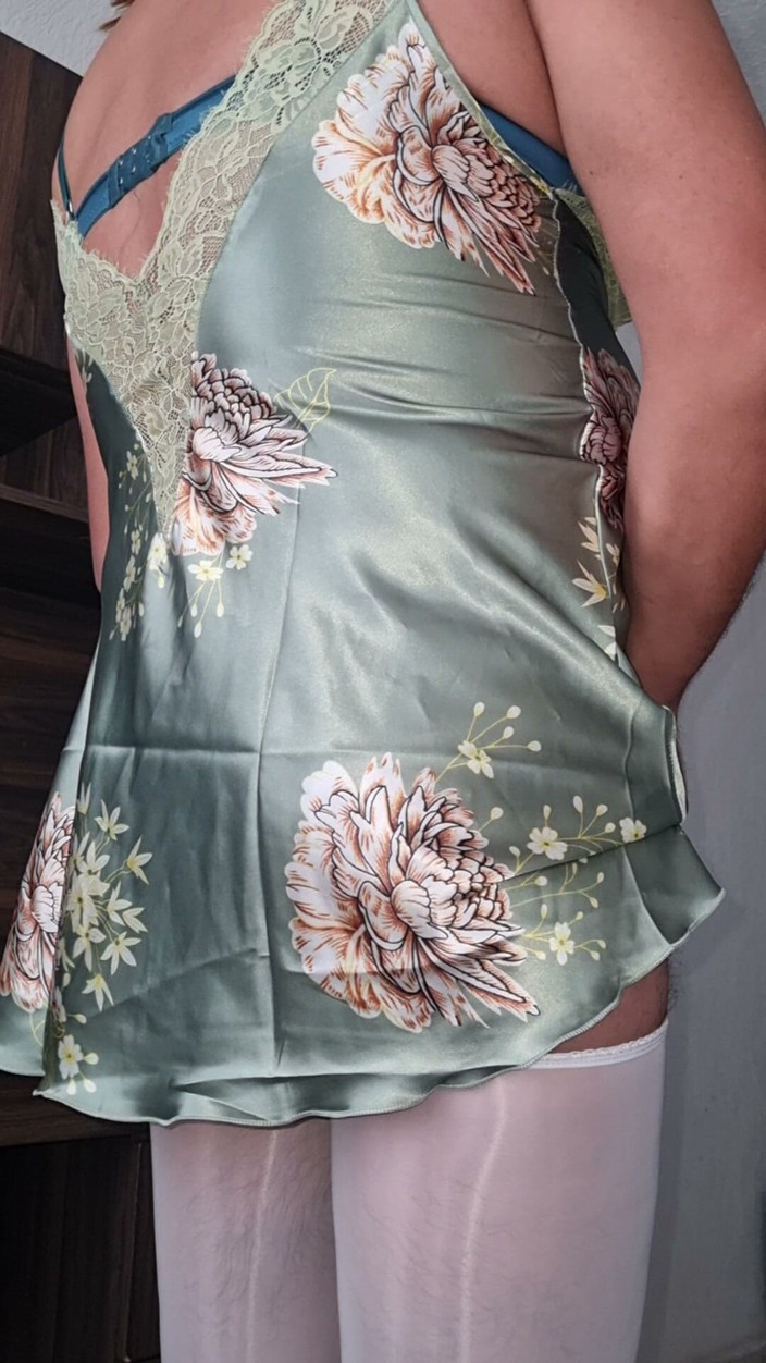 Sexy shinny clothes: Sexy Silk Nightgown, a Little Pleasure Without Hands Before Going...