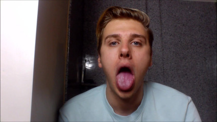 PvssyHvnter: Kousíček v mých ústech, tati