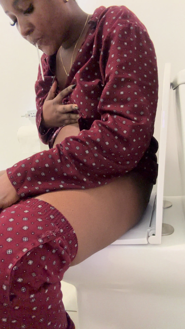 African Fart Queen: Pierdy toaletowe
