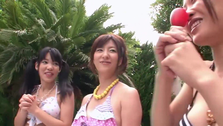 Japan X: Zwembad buitenactie met harige Aziatische babes