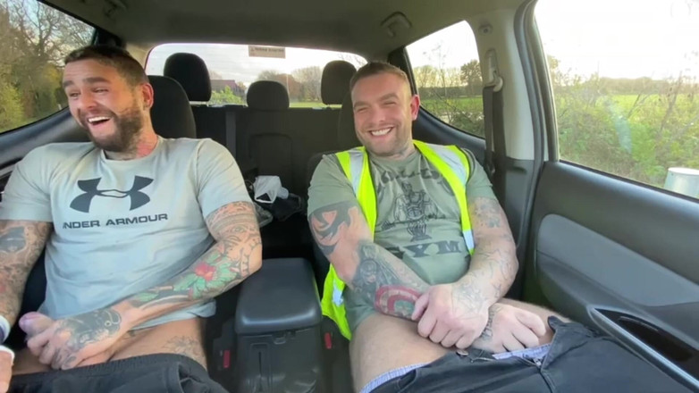 Andyleexxx: Des constructeurs se branlent dans la voiture au travail