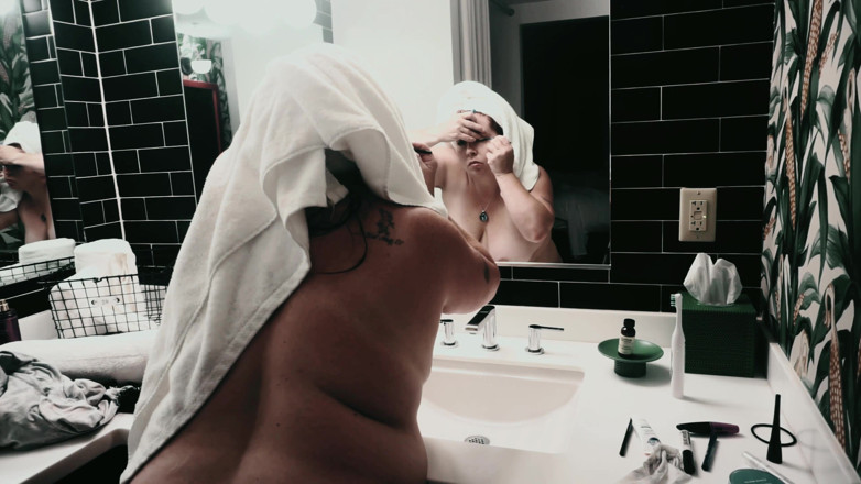 SexyNEBBW: Bathtub getting ready for the day