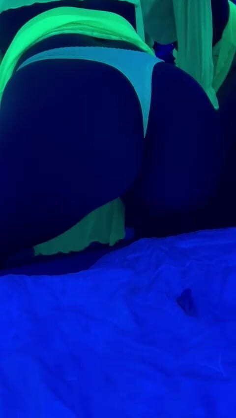 Caramela Sluty Wife: Neon outfit spodní prádlo Twerk twerking perfektní tělo prdel dívka