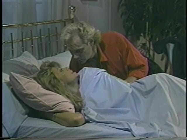 Old Good Porn: Классический клип с великолепной полностью натуральной порно королева делает хороший минет и трахается