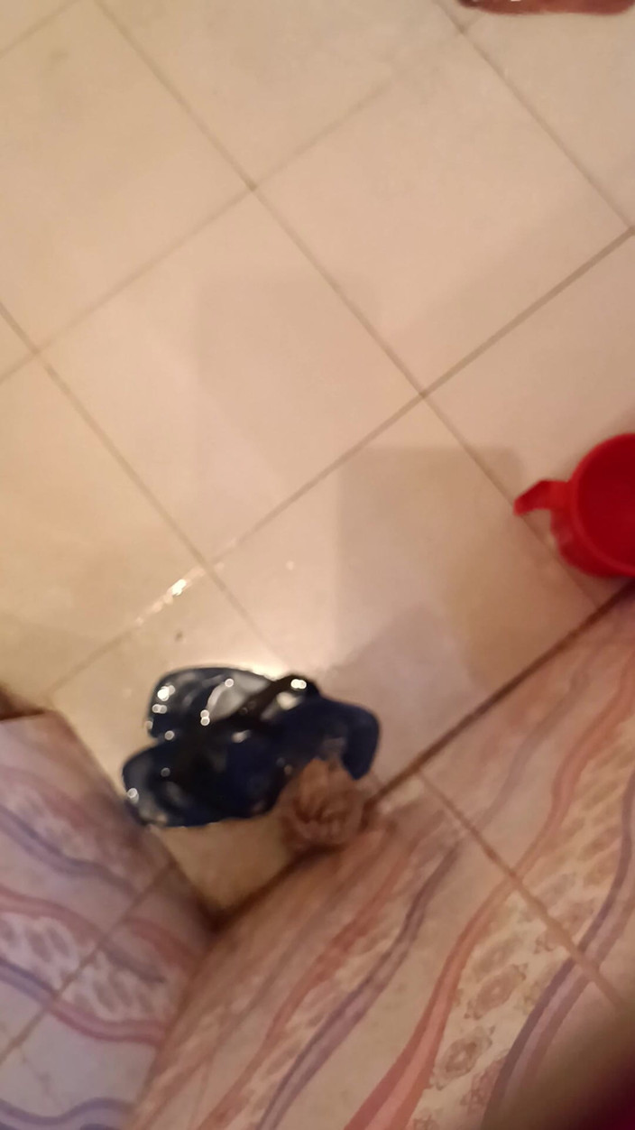 a-adix: Тусоваться в ванной.Только один мужчина.sexxx видео