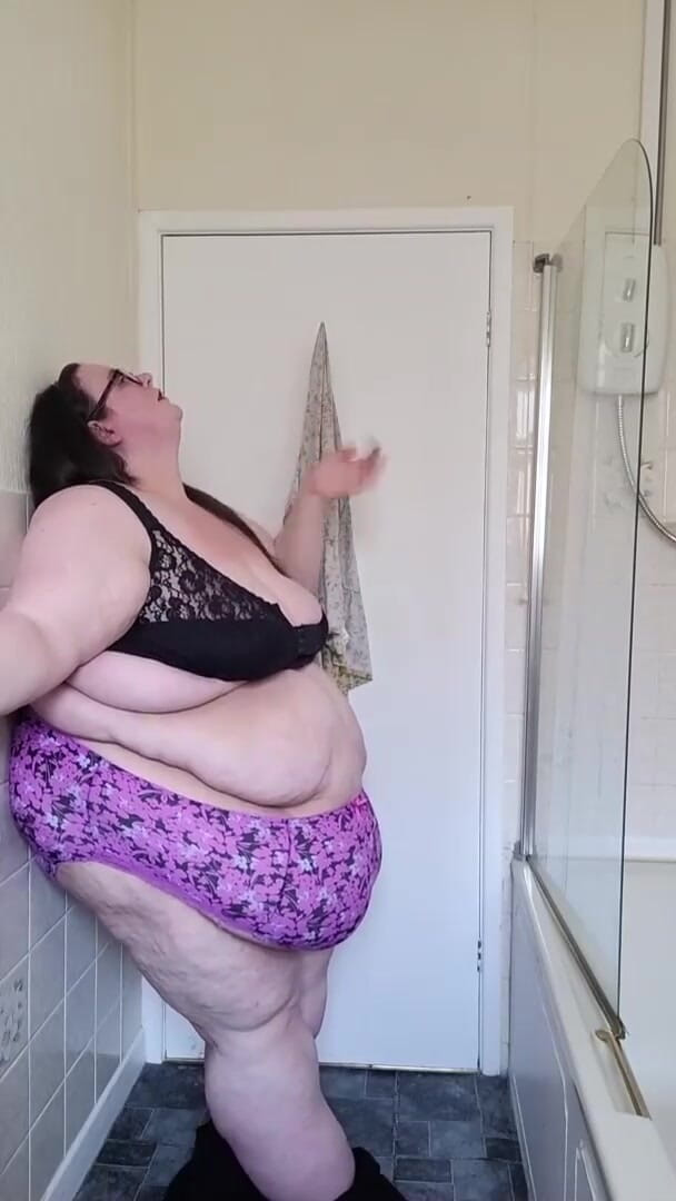 SSBBWLadyBrads: ГАРЯЧА ДІВЧИНА САММЕР ВСЕ ЩЕ ТУТ