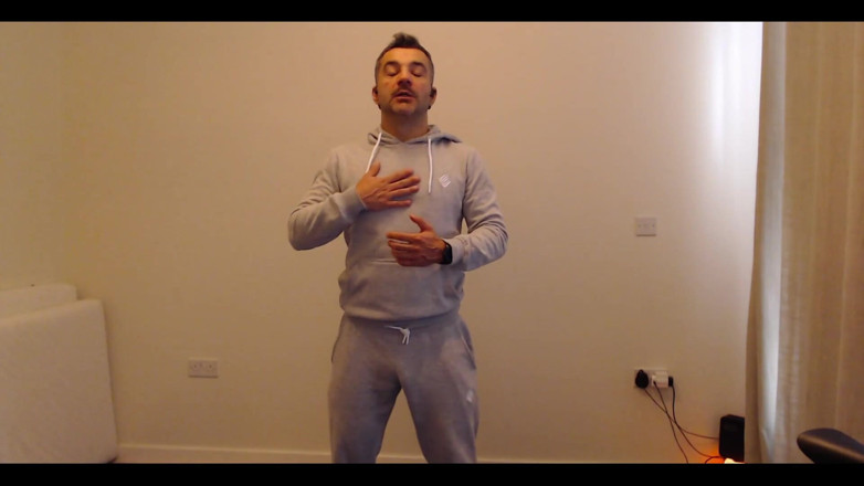 Tj Tantra: Stworzyłem wideo z mojej porannej praktyki, aby utrzymać moją energię...