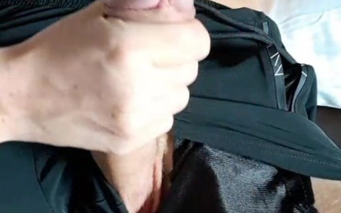 SkinnyWithAHugeDick: Tangan mungilnya bikin aku muasin memekku jadi buru-buru
