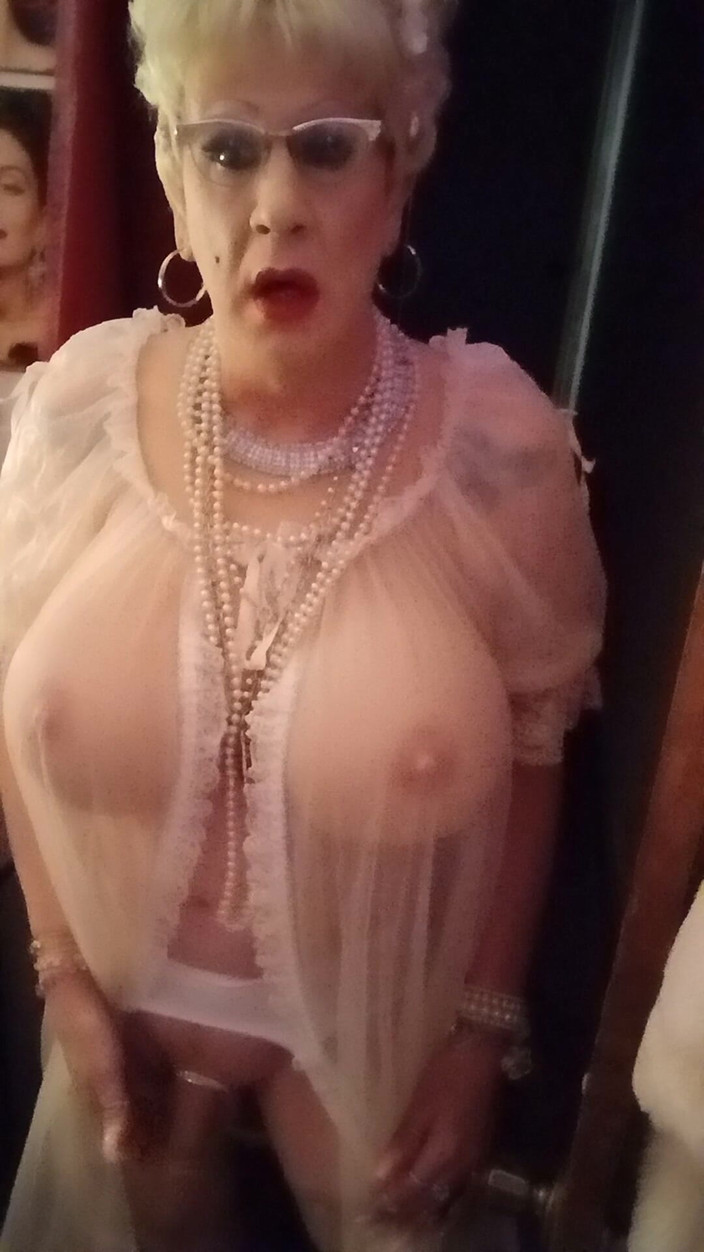 Mshollbrook: Teplé noci v prádle