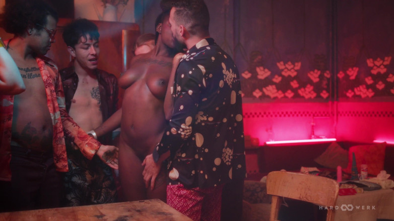 HardWerk: Travesti y cariñoso con Las Bangers