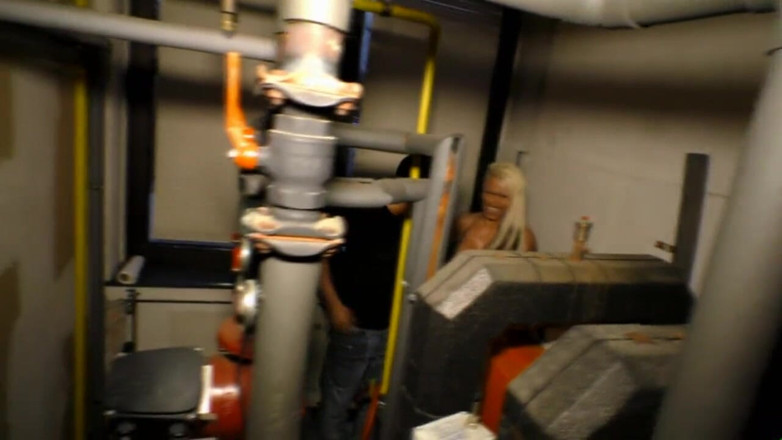 Deutschland porn: Sexy blondýnky s velkými prsy šukají a lízají v Mnichově