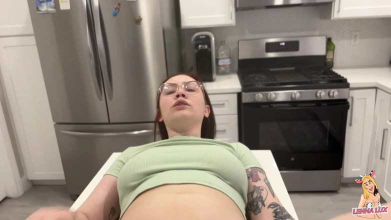 Lenna Lux: नौकरानी ने तुम्हें देख पकड़ा