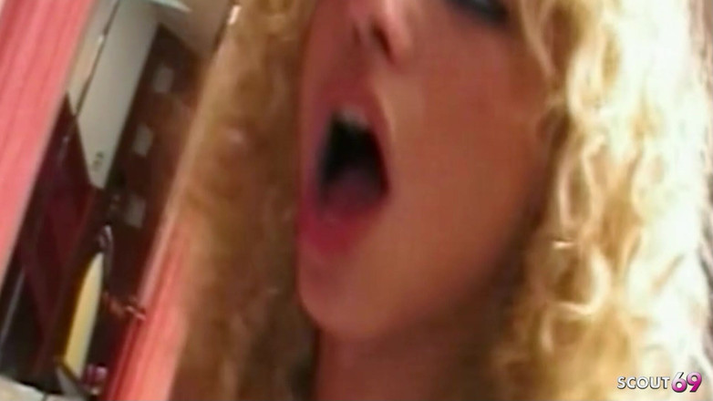 Shemale TS Collection: 금발 쉬멜에게 꽉 조이는 후장 따먹히는 잘 훈련된 라틴계