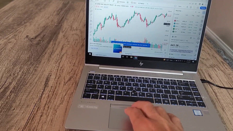 Danielle Renae: Pembantu rumah berservis penuh membersihkan rumah dan zakar awak