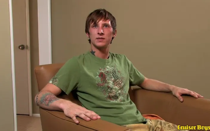 Cruiser Boys: Tattoo Punk Sweaty Dick Cougar Fighter Jerks off Penis Liquid!