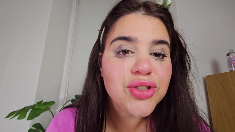 LuciaLatinaGomez: Super înghițire de spermă haotică - cerșind să fie folosit