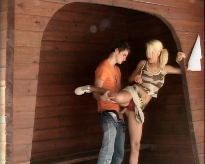 BB video: Nestydatý sex se sexy blondýnkou, která dostane sperma na obličej