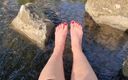 NadjaNeah: Feets in Water