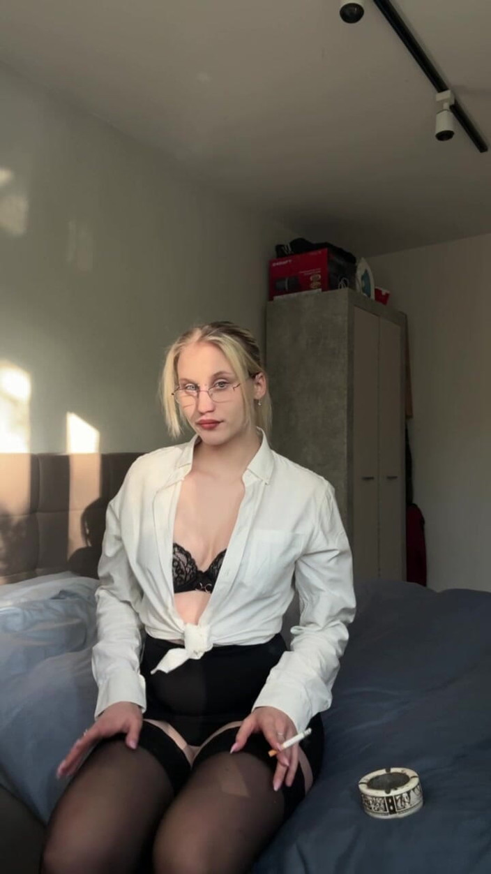 MertyXXX: Secretar