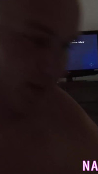 La moglie calda in vacanza prende un enorme sborrata in faccia dopo aver scopato