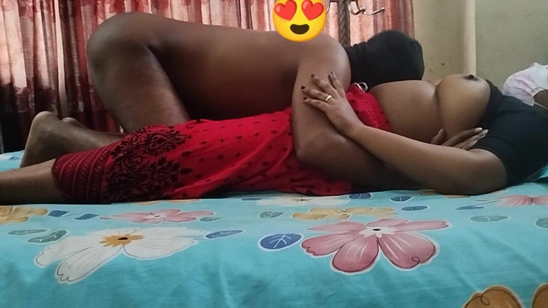 Teensex: 我的大屁股女友骑乘我的鸡巴醒来迟到了 - 第2部分