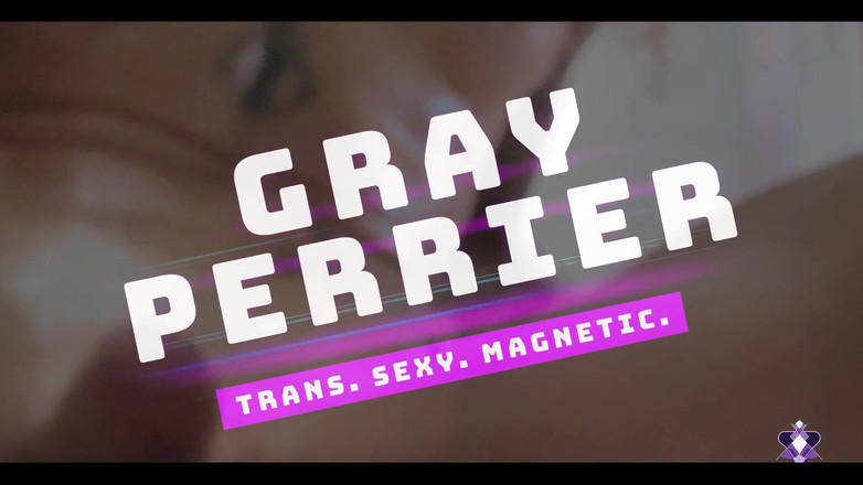 Gray Perrier: Une géante caresse ses pieds huilé, ses seins et son...