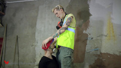 Wanheldvig: Nicky gasmask içinde gırtlağına kadar alıyor