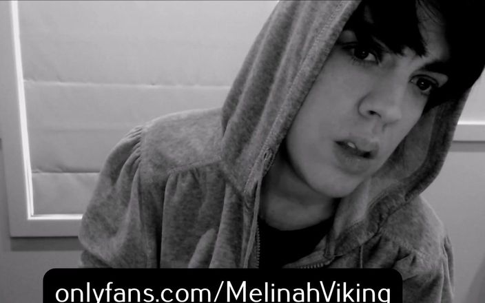Melinah Viking: Stydlivá s kapucí