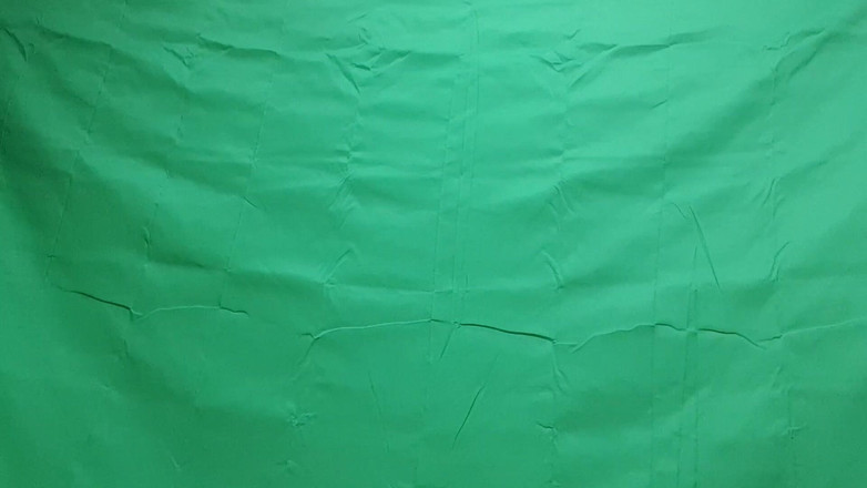 HeIsSooThin: Două tanga galbene încearcă haul