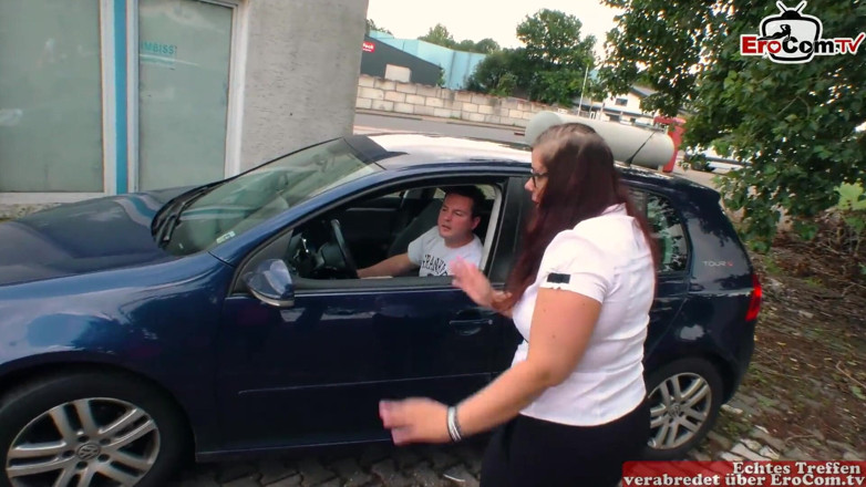 EroCom: O curvă grasă cu un cur gras și ochelari seduce un...