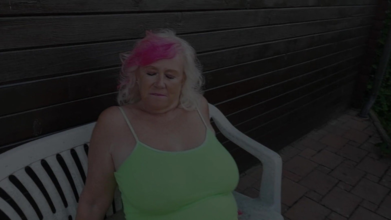 PureVicky66: Horny Mature Outdoor Solo