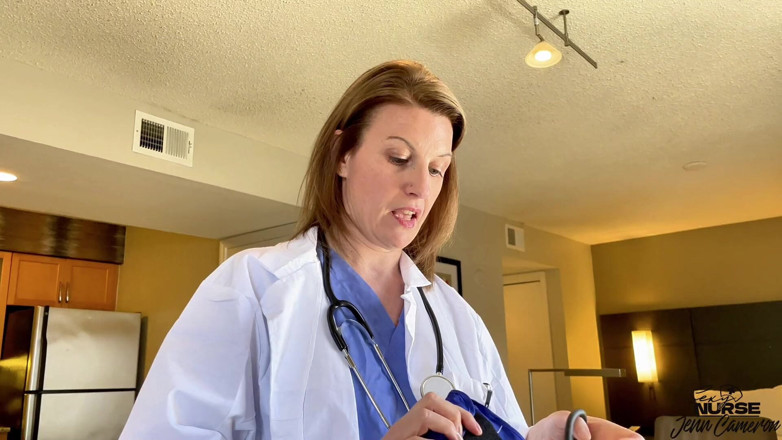 Sexy Nurse Jenn: การตรวจร่างกายที่น่าอึดอัดใจ