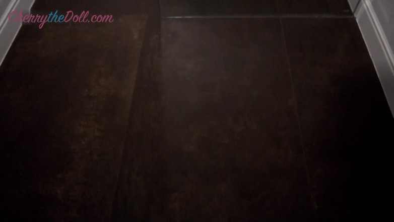 Cherry The Doll: Zoko doccia piscio