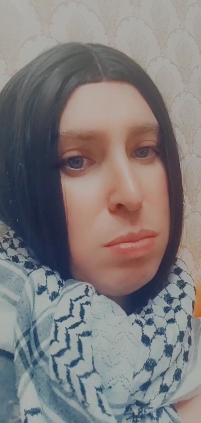 Bonnie Phoenix: Little Bonnie玩弄她的玩具