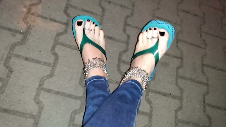 Heelex: Feet Lover in Sexy Platform Flip Flops