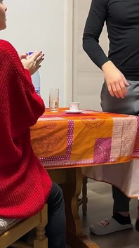 さまざまな体位の妊娠中の10代の大工。イタリア語、POV、騎乗位の会話が豊富