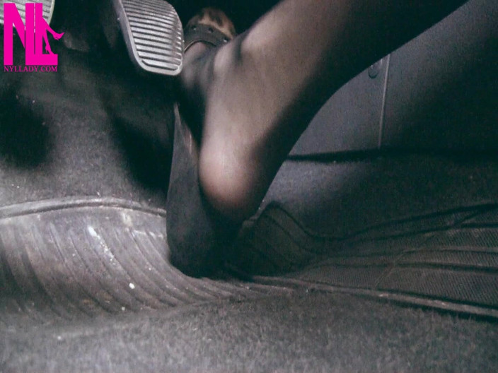 Nyllady: Pedal Pumping in Black Flats with Leoparded Top
