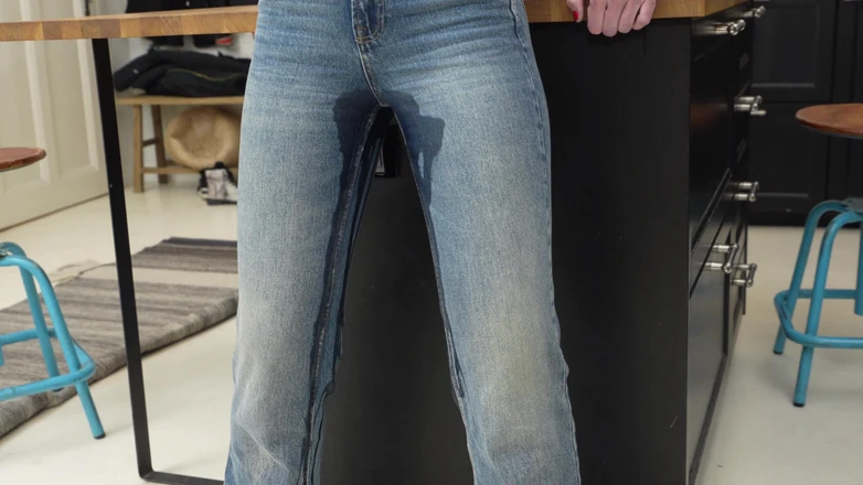 Alice Maze: Desperate Alice Pees