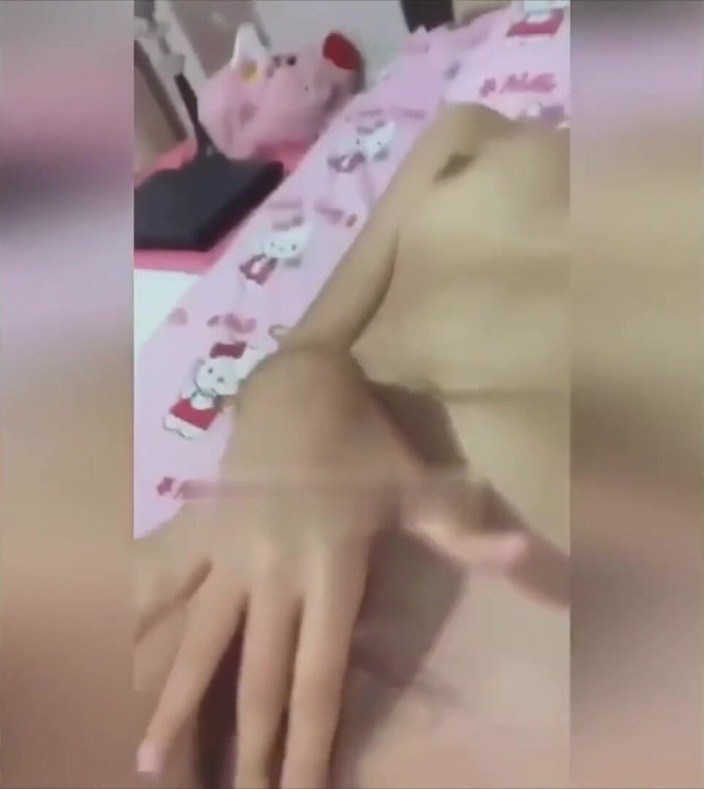 HottiePinayChic: Seksowna szykowna pinay gra i dokuczanie