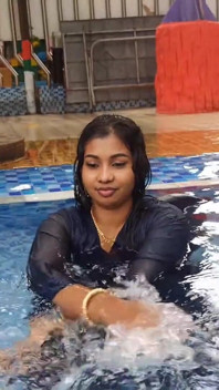 Indiana Vabi na piscina, vídeo de sexo real bengali sujo taik