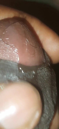 Potajemnie bada własne intymne zainteresowania