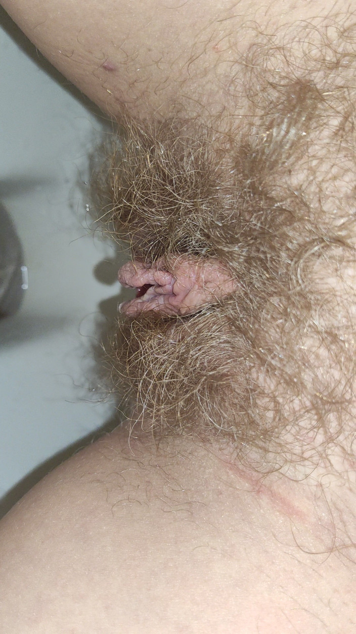 Risky Hairy Couple: Pee Pee