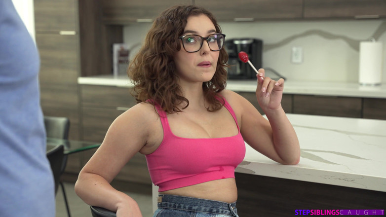StepSiblings Caught: Agosto 2022 Sabor do Mês Leana Lovings - S3:e1