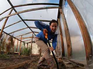 Hera Harding: Brunette masturbates in the greenhouse