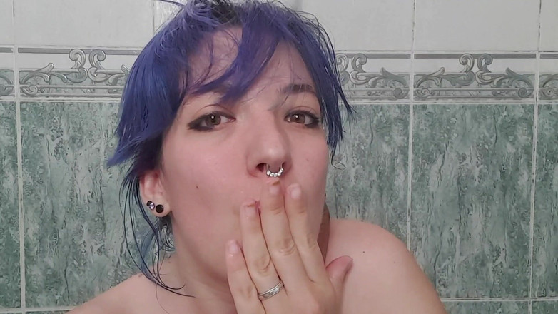 Daphnee Lecerf: Daphnee Lecerf zniszczyć swoją cipkę i dupka po prysznicu.