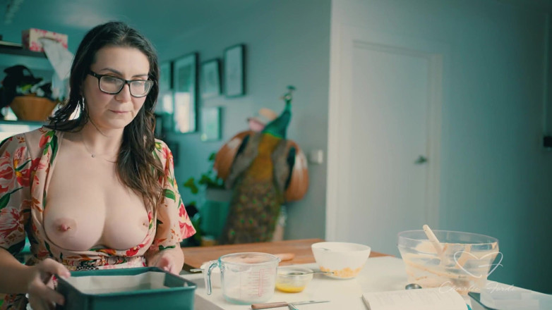 CharlieForde: Charlie Forde, Chasey Devil'in yer aldığı bir pasta pişir