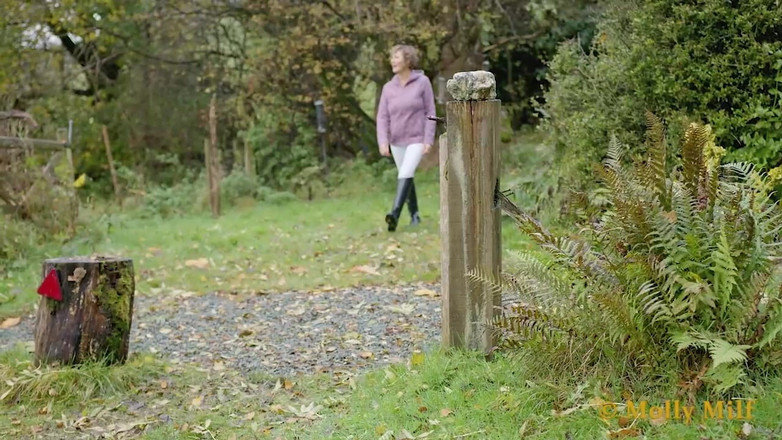 Molly MILF: Hot Mature Molly MILF in Her Tight Sexy Jodhpurs