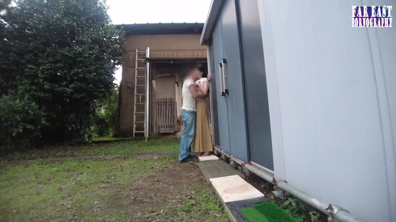 Far East pornography: Malam gulp yang elegan dengan ibu tunggal yang mengidamkan Essence...