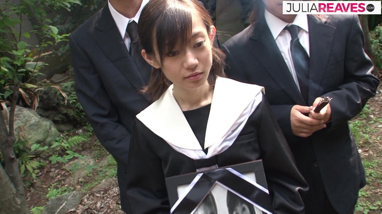 JapaneseAmateur: Magrinhas cavalgam um pau enorme depois do boquete e vibrador...